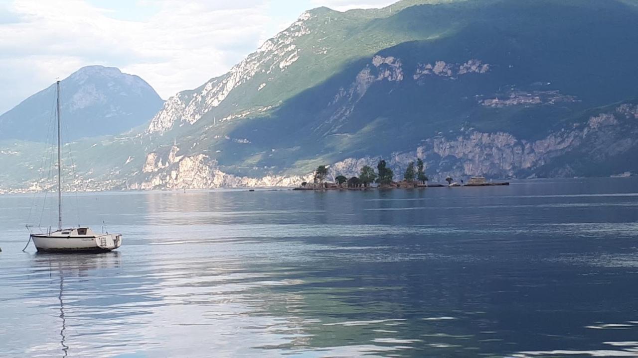 Appartamenti Casa Nina, Lago,Montagne, Uliveti Brenzone sul Garda Exterior foto