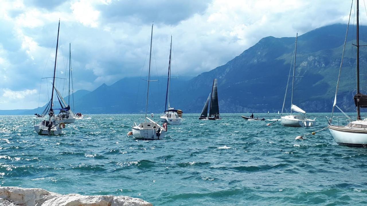 Appartamenti Casa Nina, Lago,Montagne, Uliveti Brenzone sul Garda Exterior foto