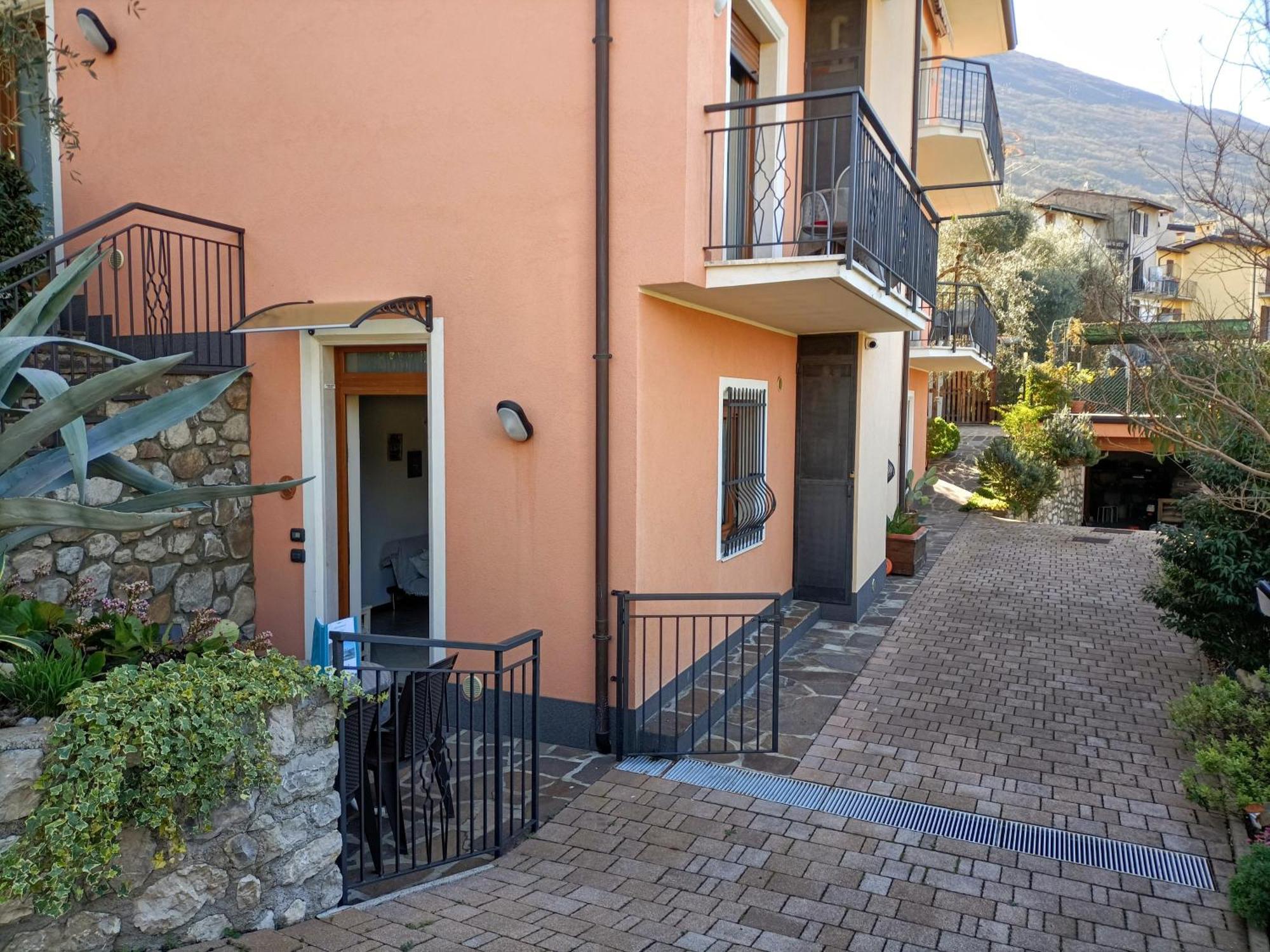 Appartamenti Casa Nina, Lago,Montagne, Uliveti Brenzone sul Garda Exterior foto