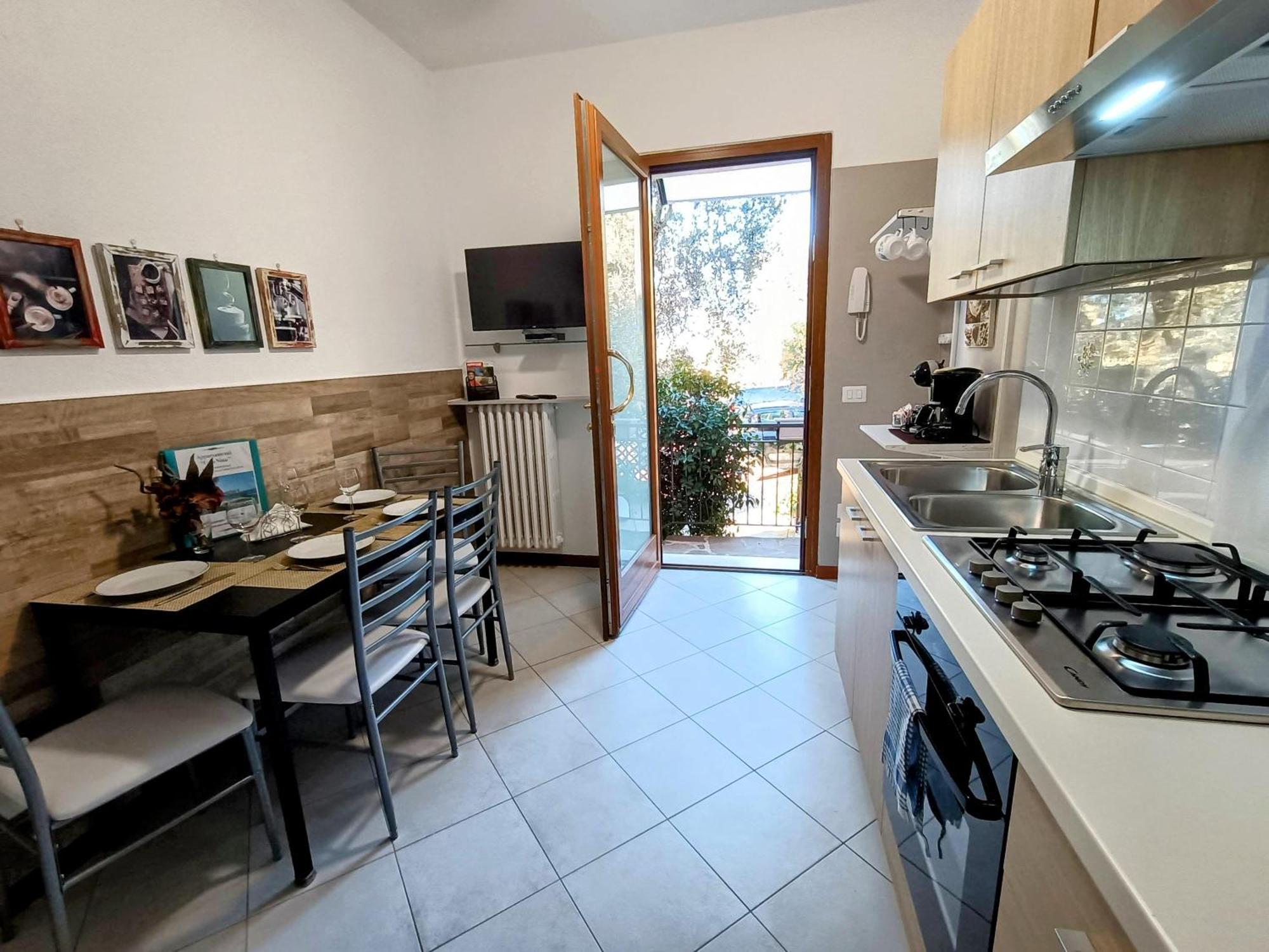 Appartamenti Casa Nina, Lago,Montagne, Uliveti Brenzone sul Garda Exterior foto