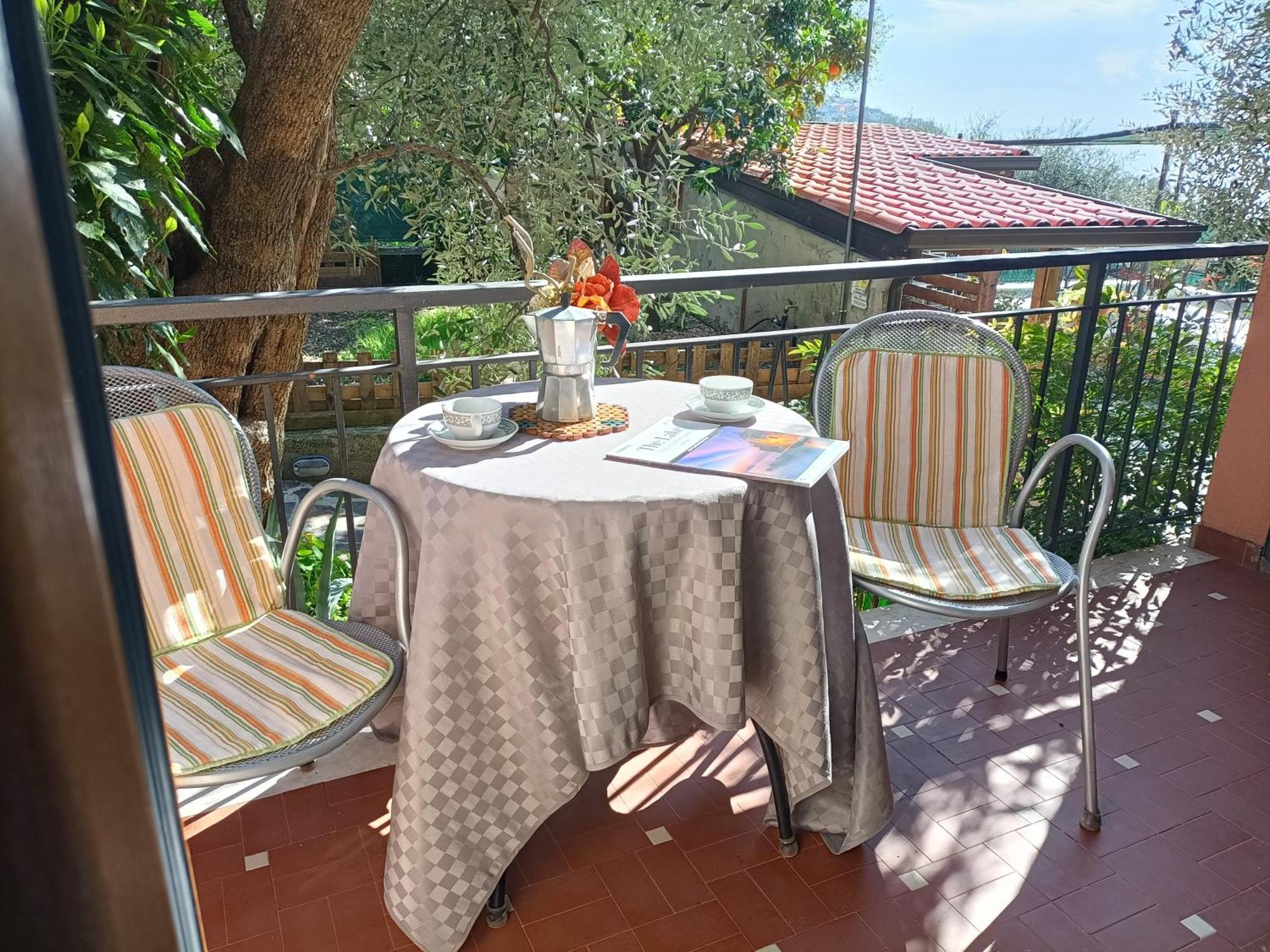 Appartamenti Casa Nina, Lago,Montagne, Uliveti Brenzone sul Garda Exterior foto
