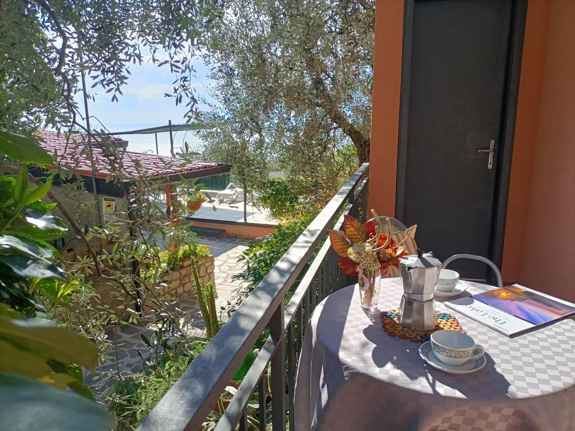 Appartamenti Casa Nina, Lago,Montagne, Uliveti Brenzone sul Garda Exterior foto