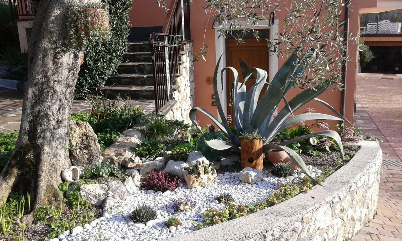 Appartamenti Casa Nina, Lago,Montagne, Uliveti Brenzone sul Garda Exterior foto